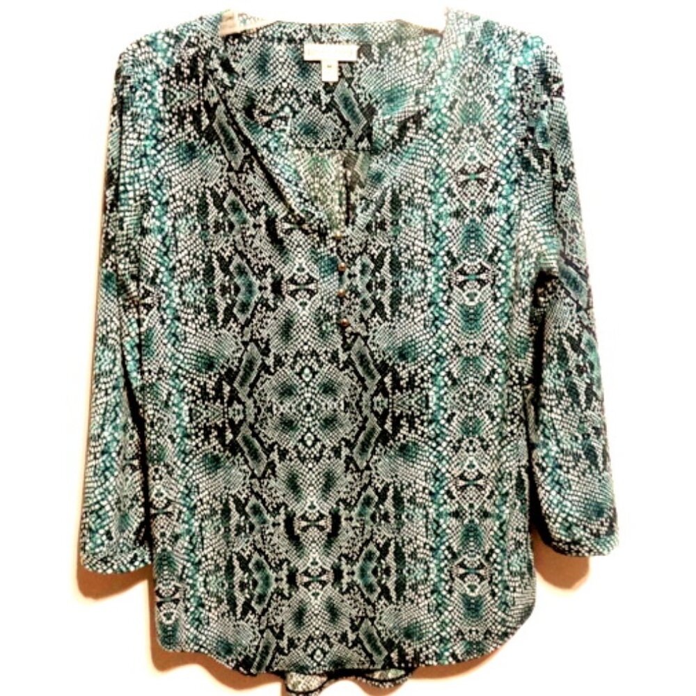Dana Buchman Women’s Green Snake Print, 3/4 Sleeve, V Neck Top – Size: Medium